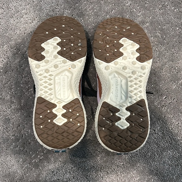 Vans VR3 Cush - like new! Wore one time. True to size. Women’s size 7 - Picture 5 of 5